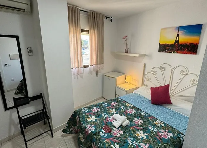 Hostal Avenida Conil De La Frontera